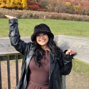 Meet your Posher, Rebecca